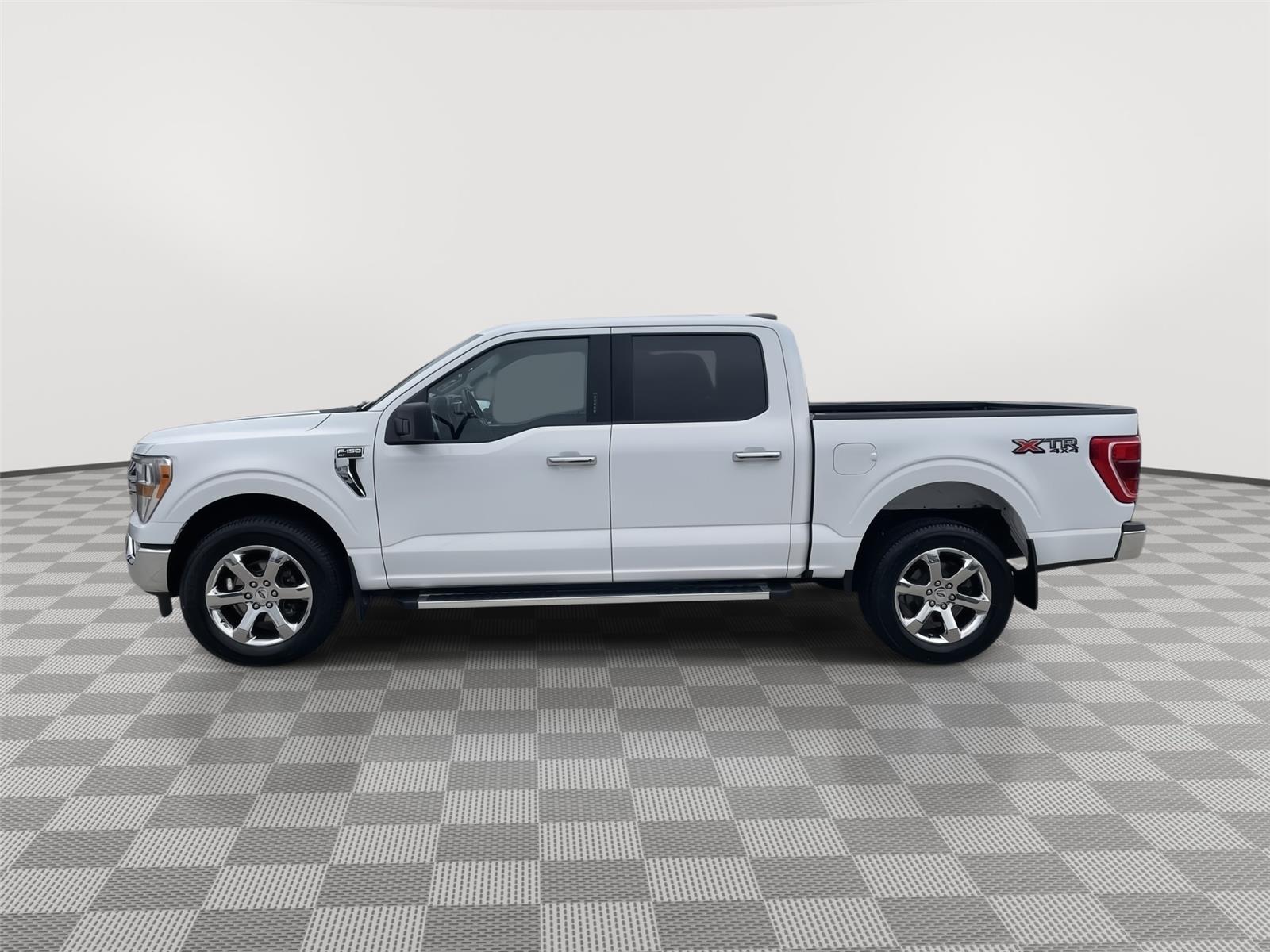 Vehicle photo 2