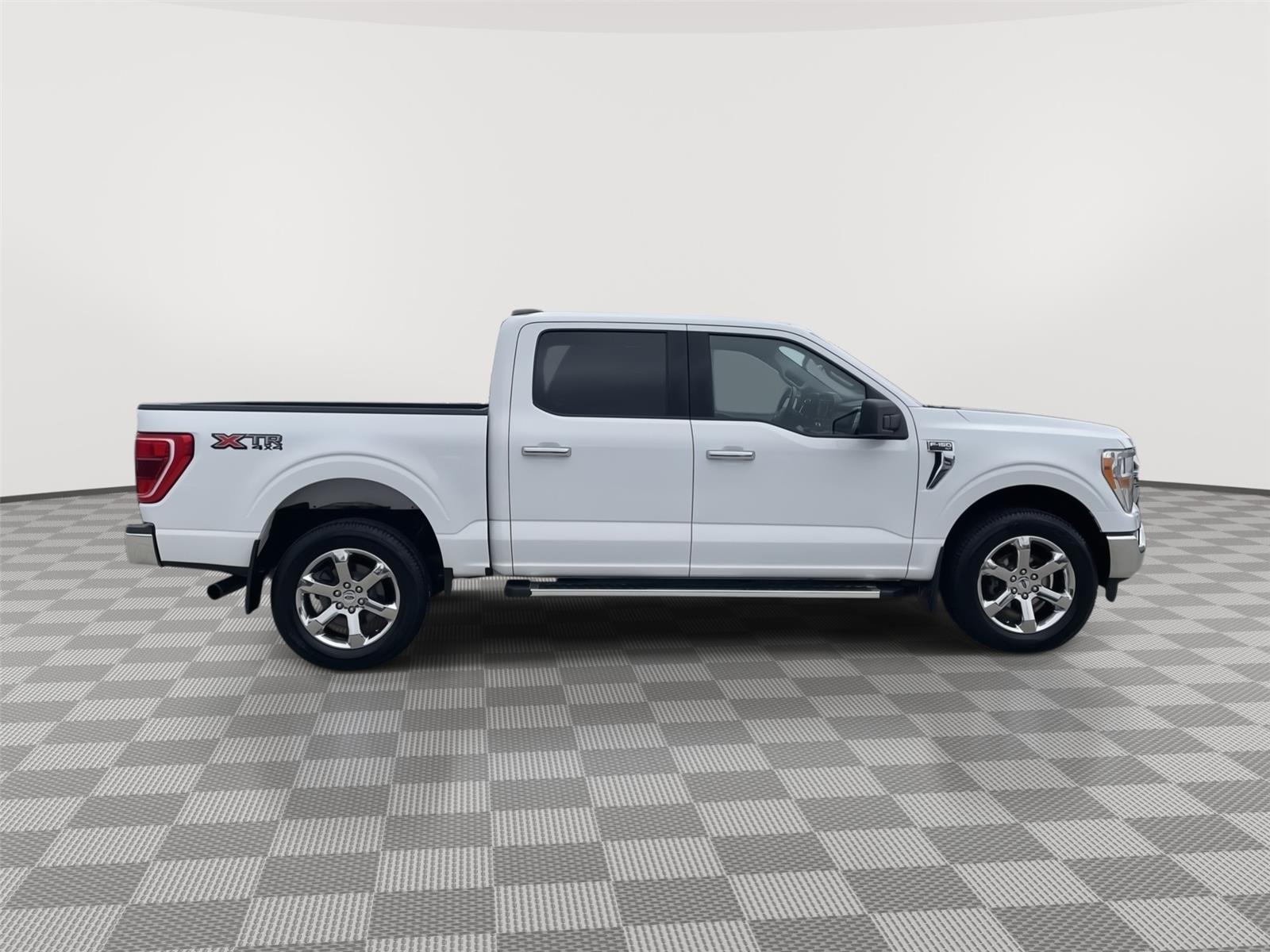 Vehicle photo 6