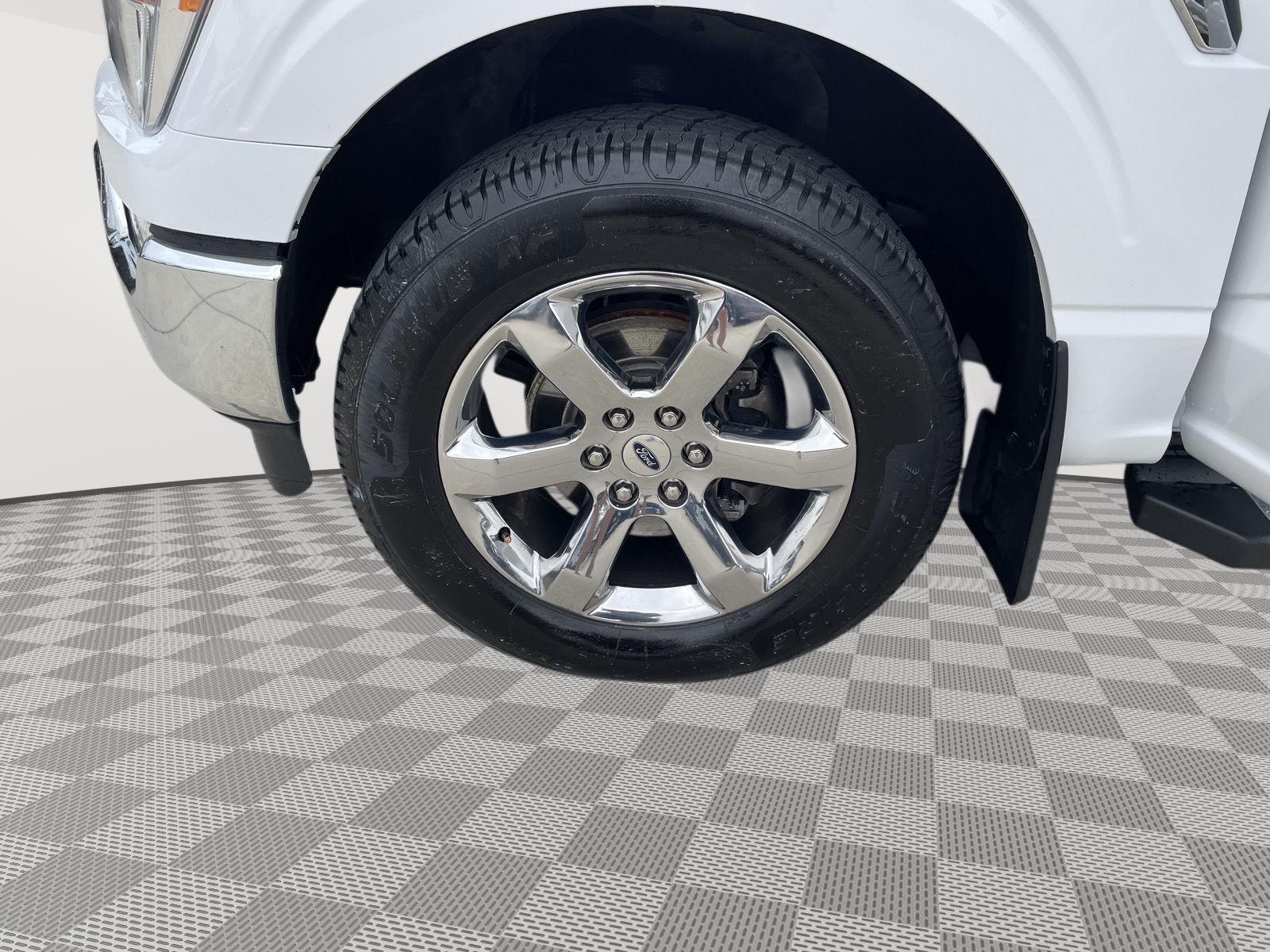 Vehicle photo 10