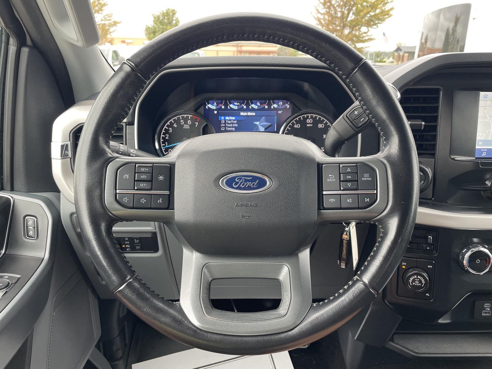 Vehicle photo 12