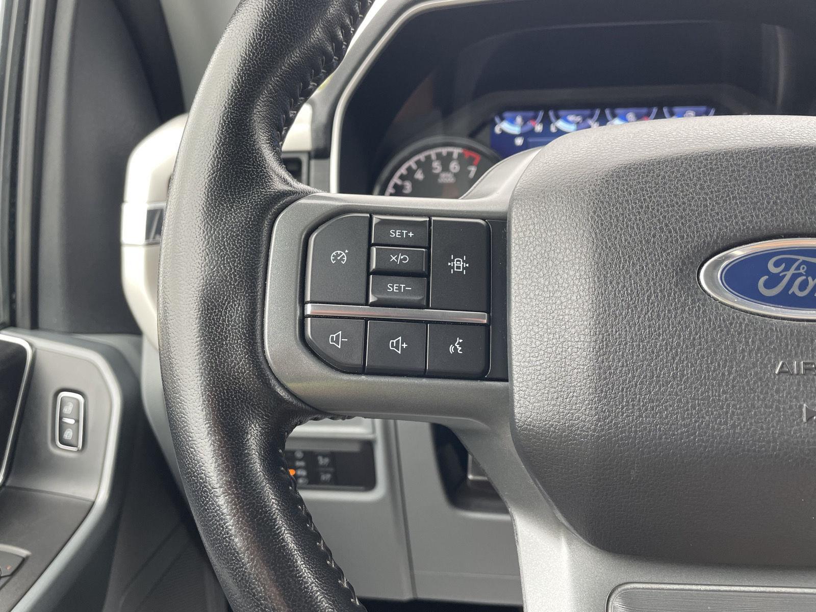Vehicle photo 13