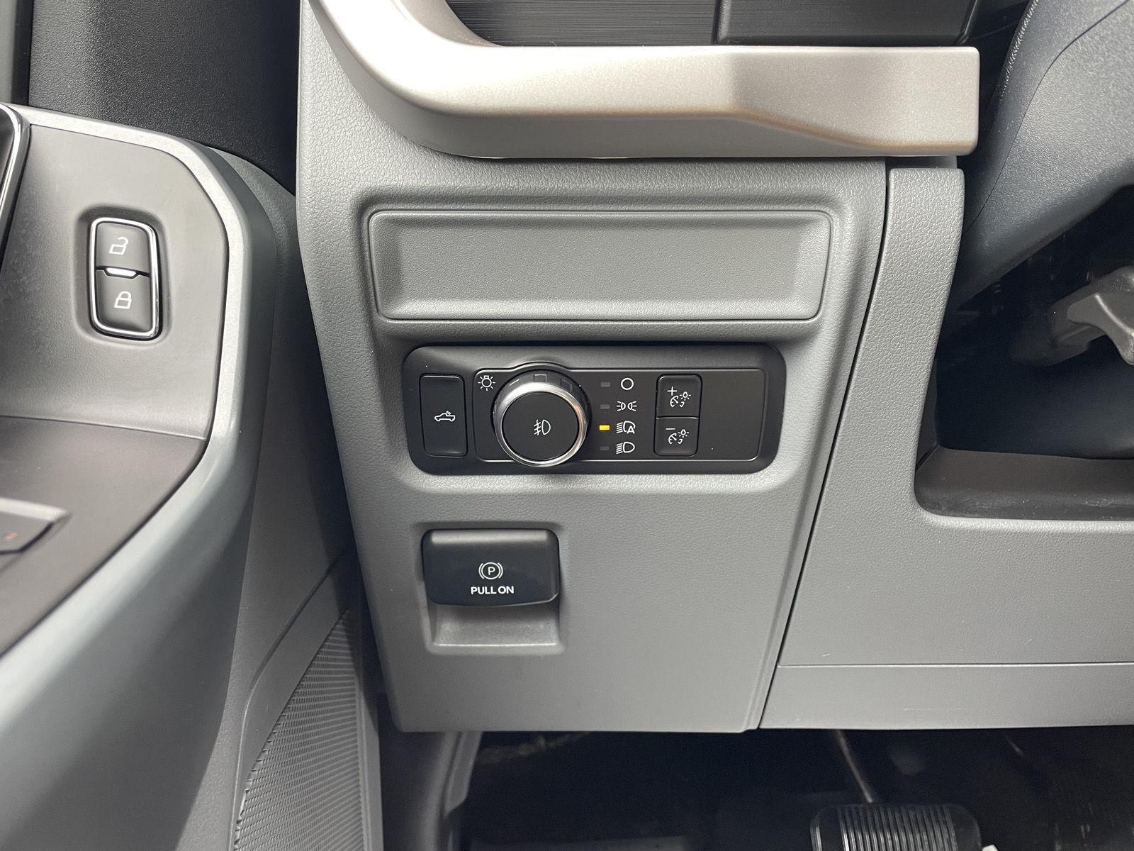 Vehicle photo 16