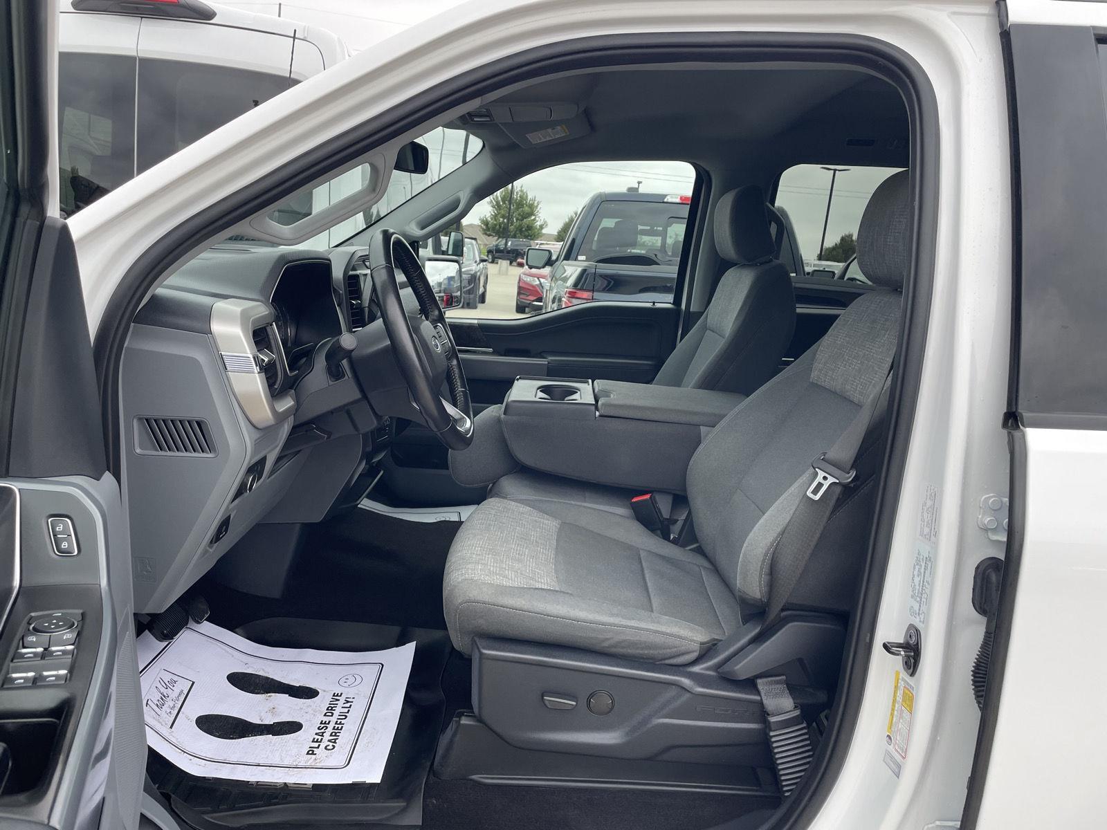 Vehicle photo 17