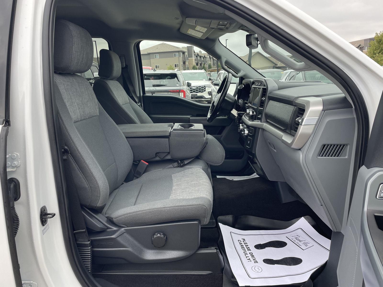 Vehicle photo 18