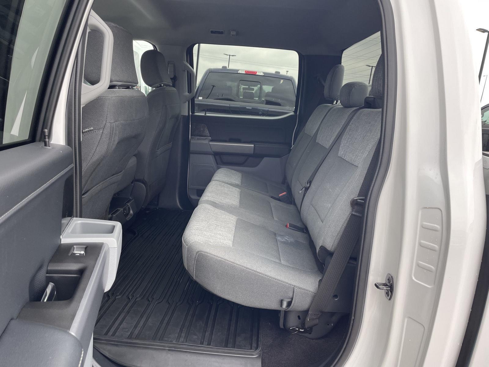 Vehicle photo 19