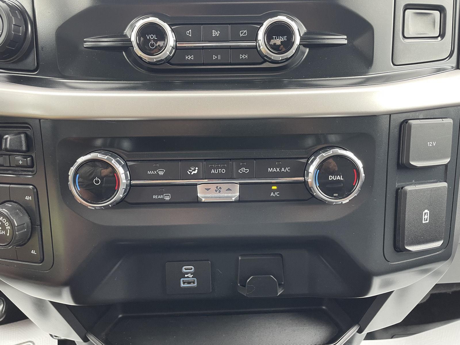 Vehicle photo 25
