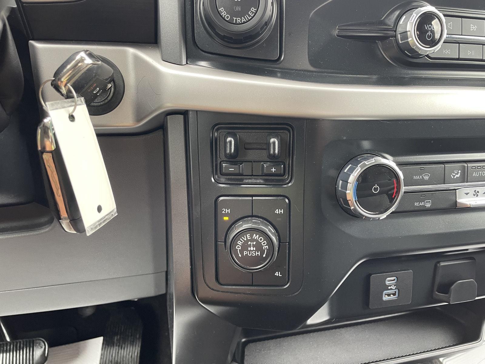 Vehicle photo 28