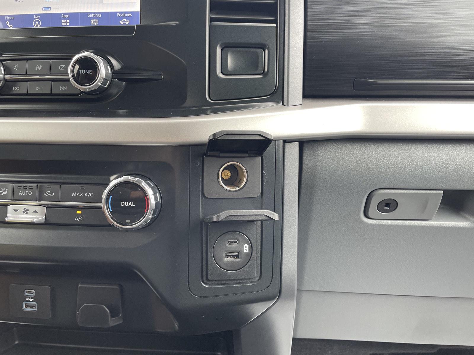 Vehicle photo 29