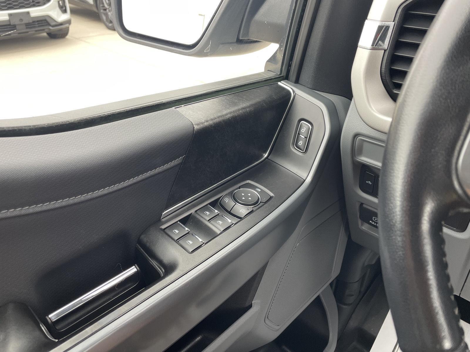 Vehicle photo 30