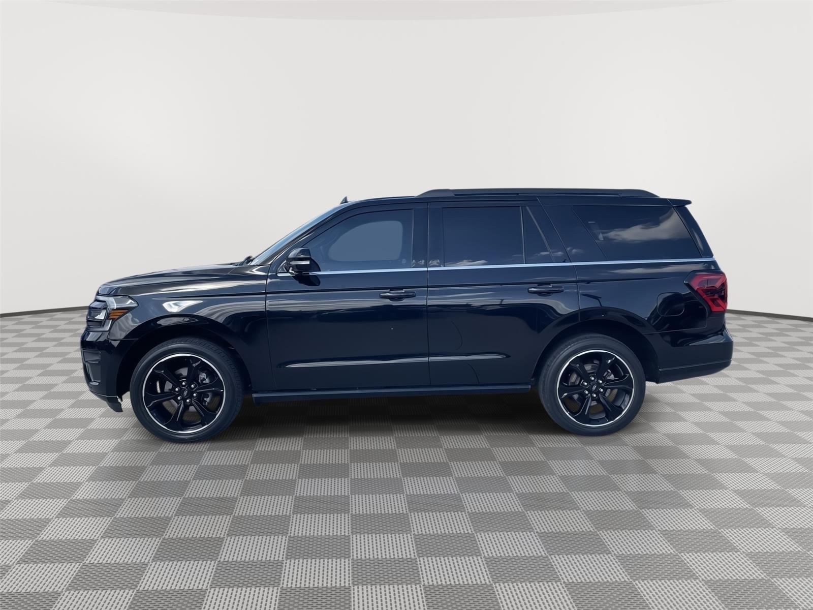 Vehicle photo 2