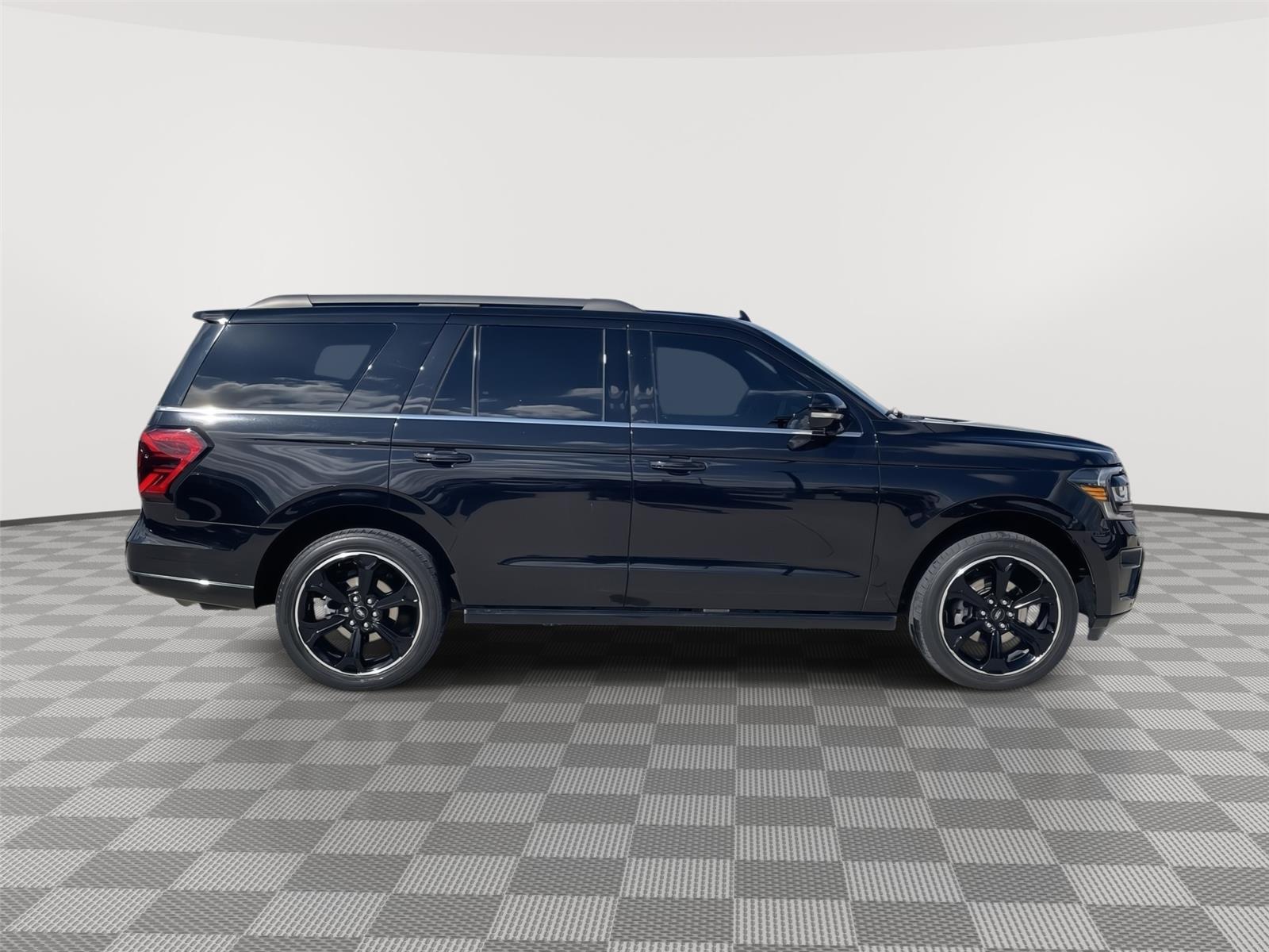 Vehicle photo 6