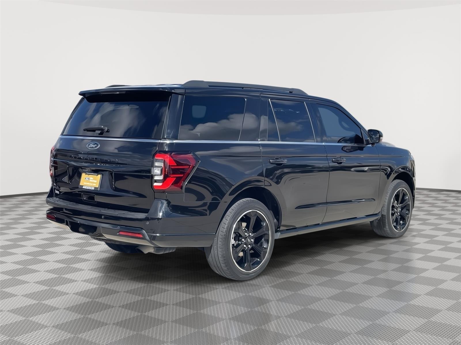 Vehicle photo 7
