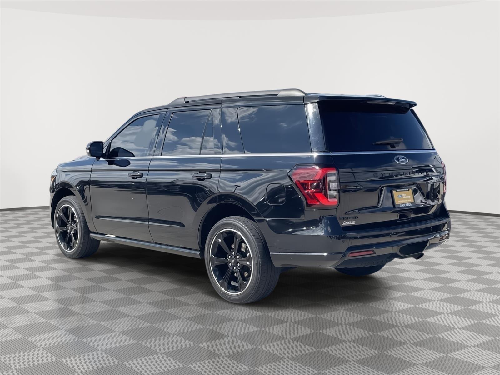 Vehicle photo 9