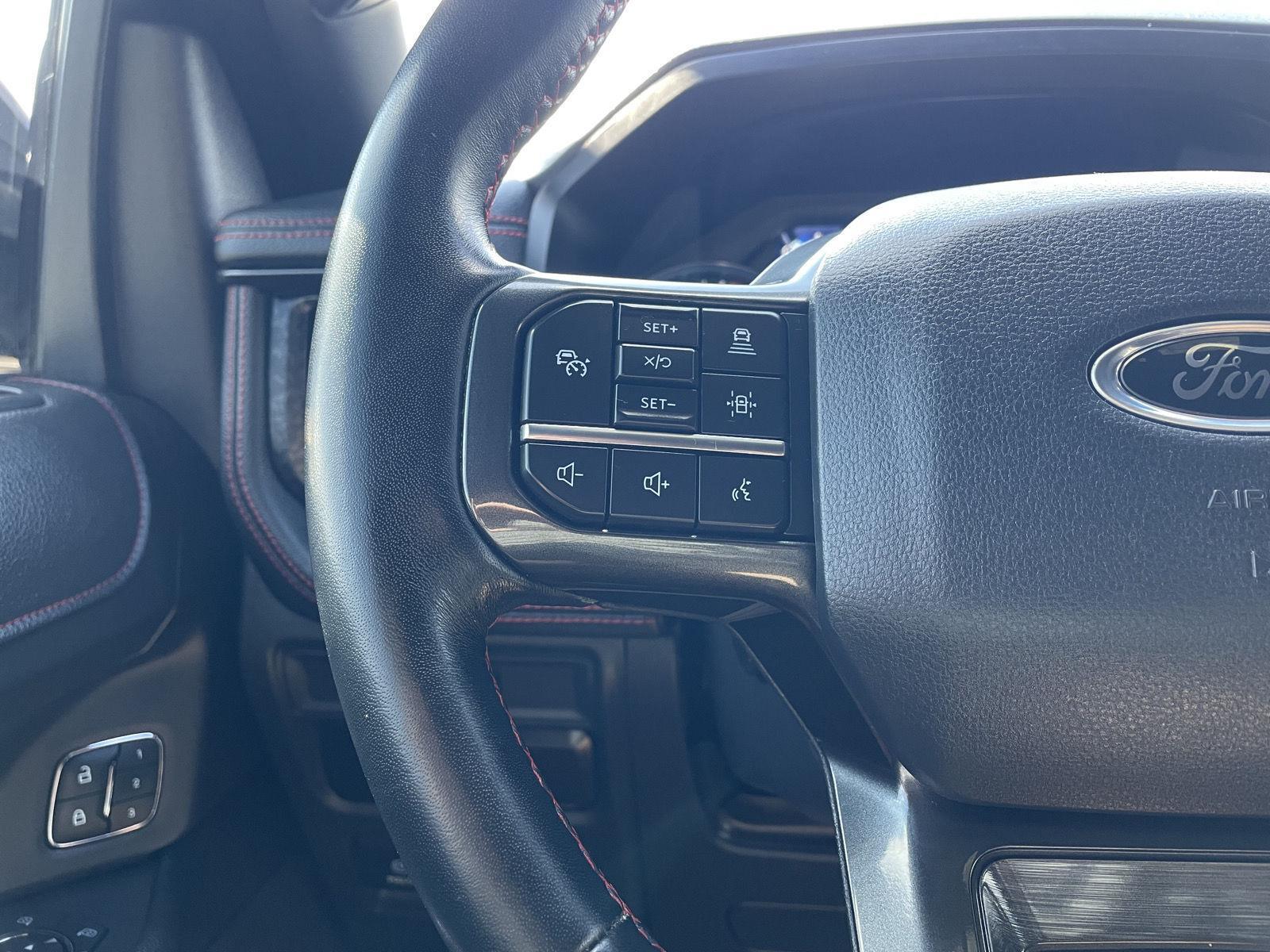 Vehicle photo 13