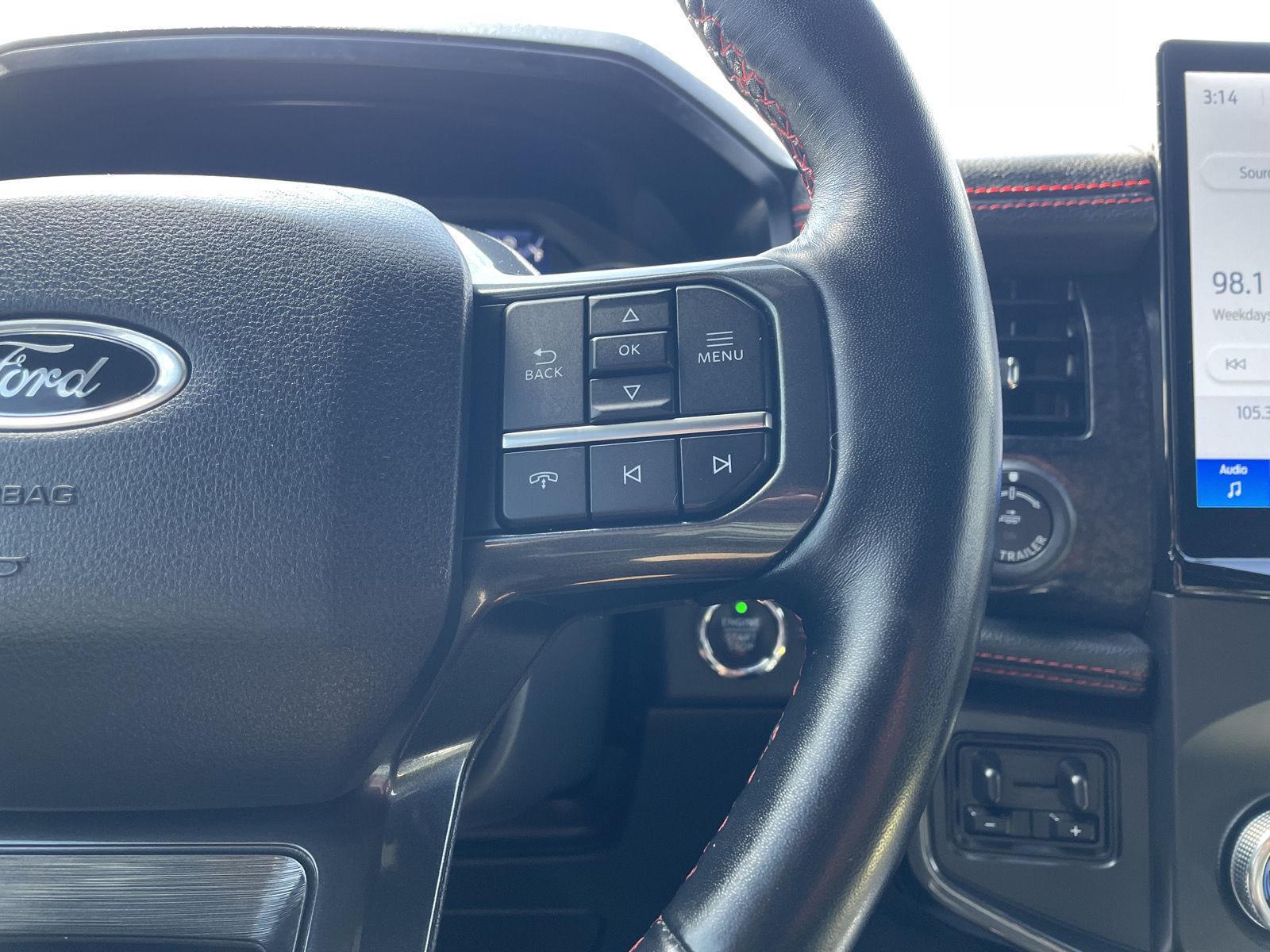 Vehicle photo 14