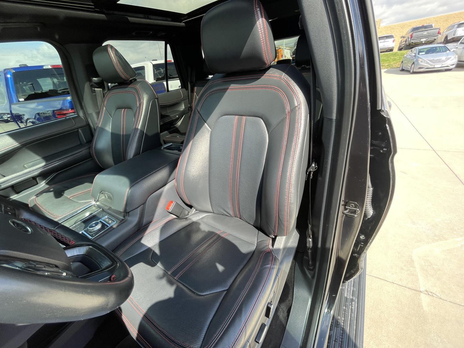 Vehicle photo 16