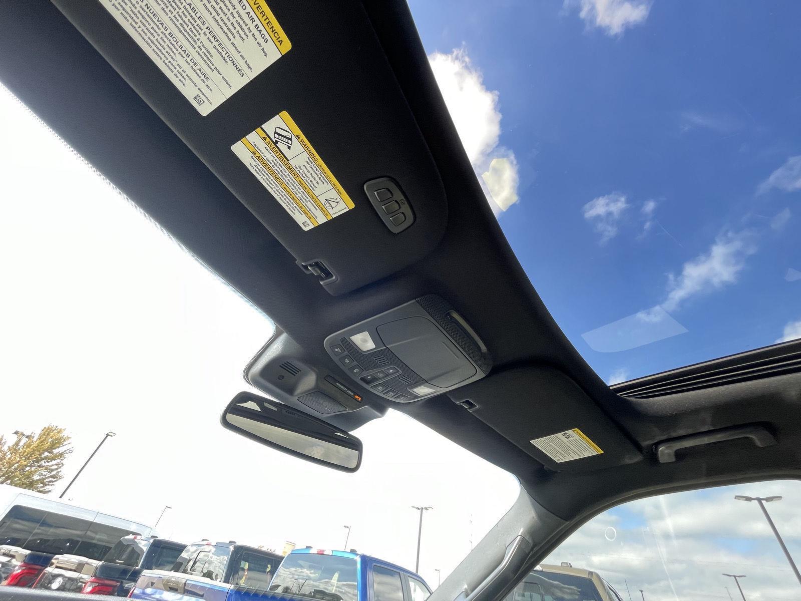Vehicle photo 22