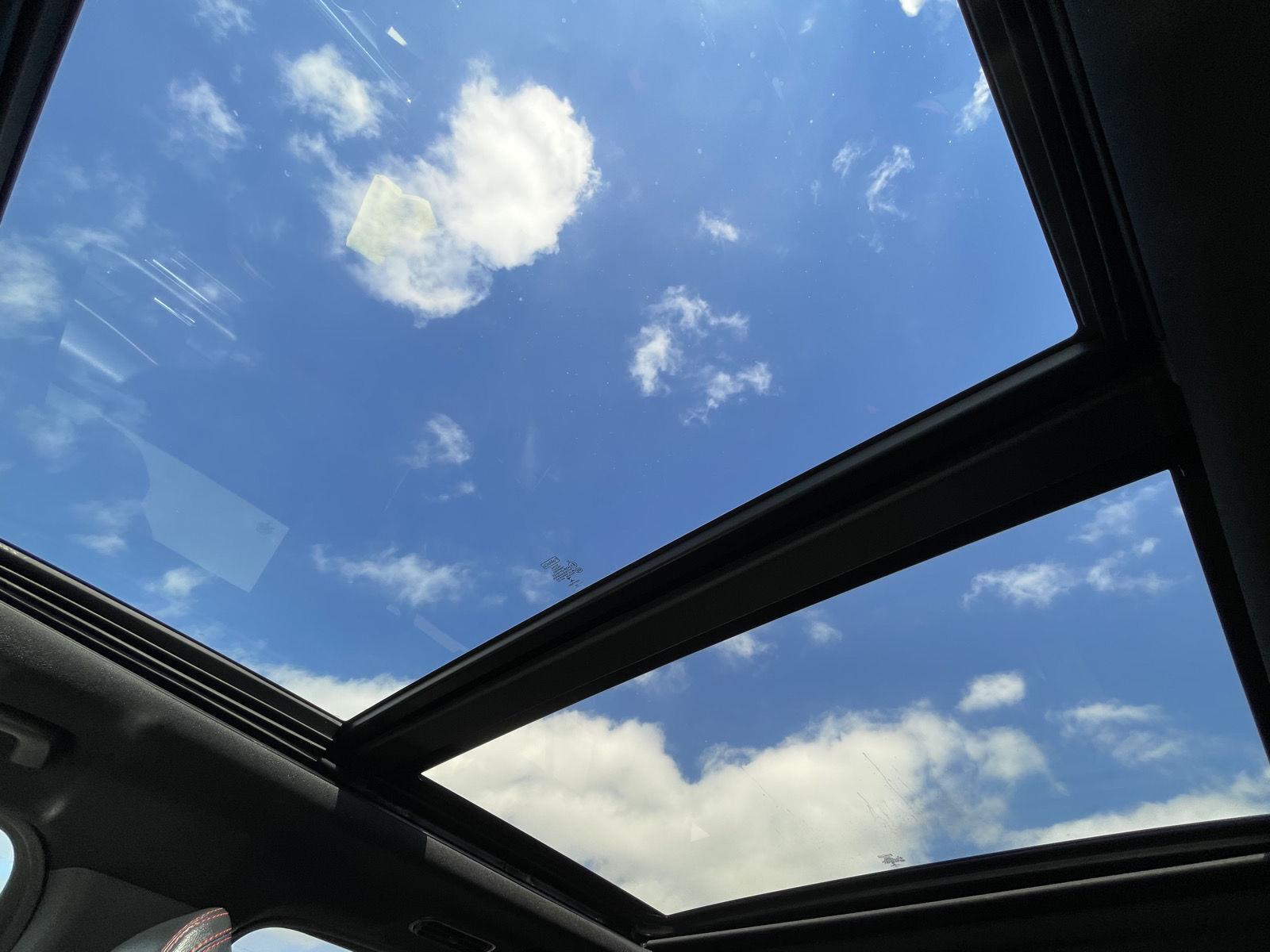 Vehicle photo 23
