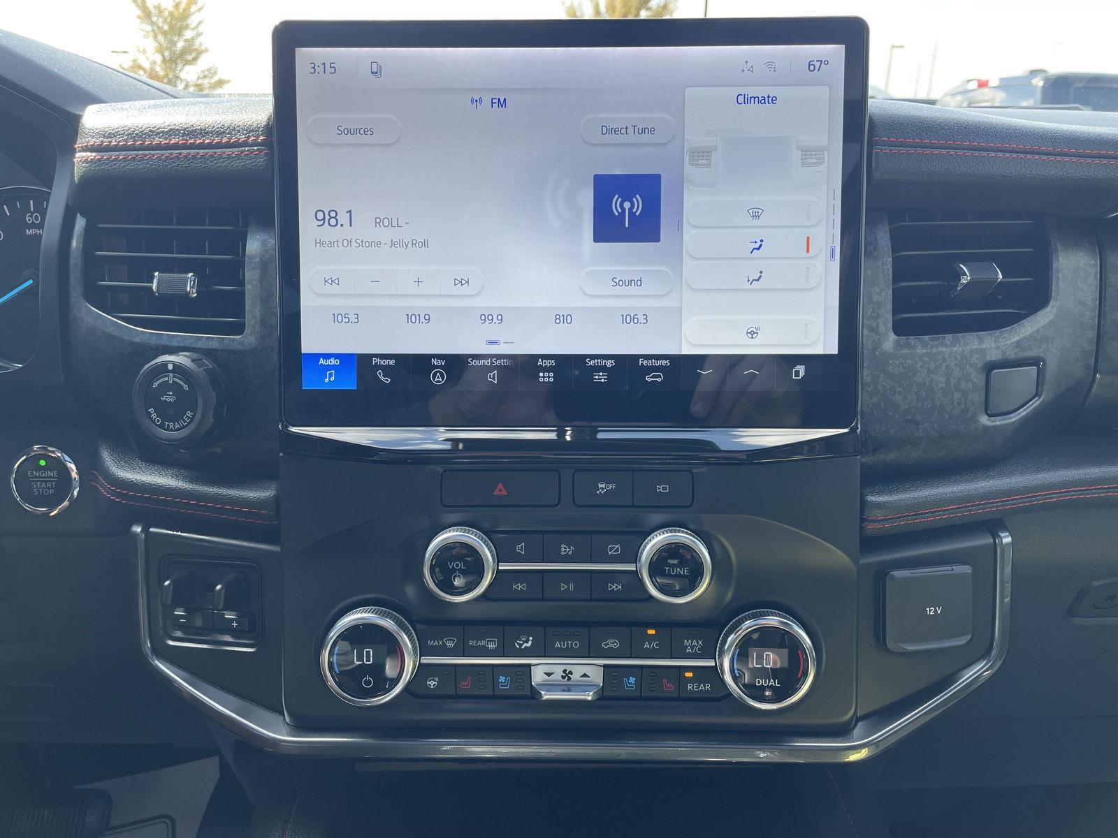 Vehicle photo 24