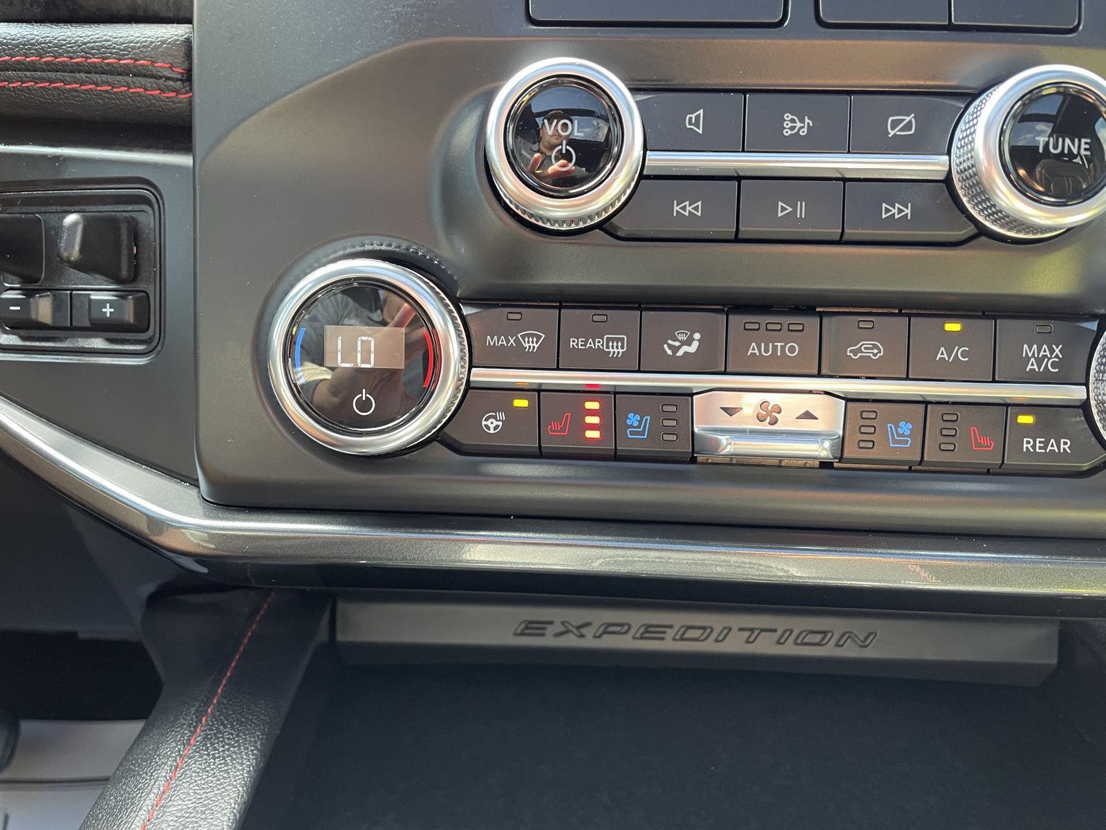 Vehicle photo 29