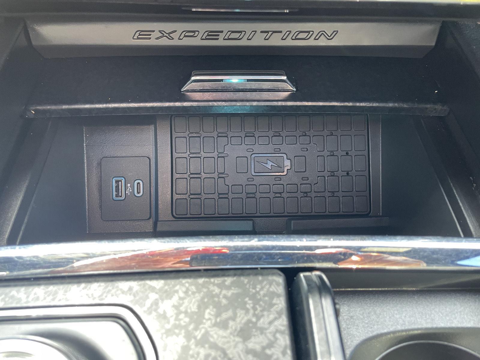 Vehicle photo 32