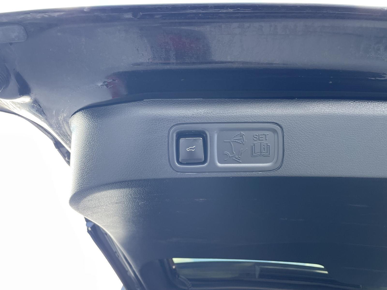 Vehicle photo 43