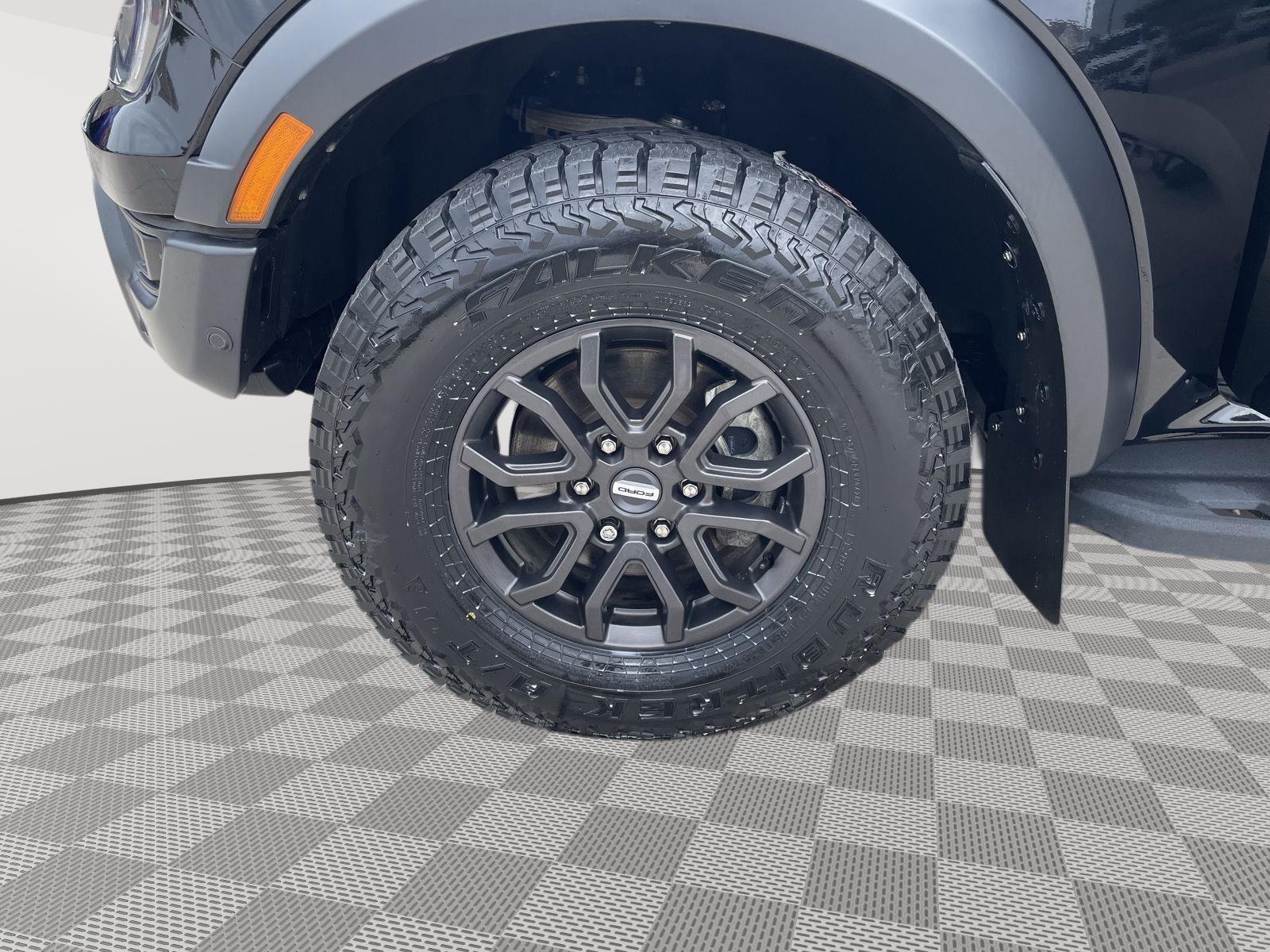 Vehicle photo 10
