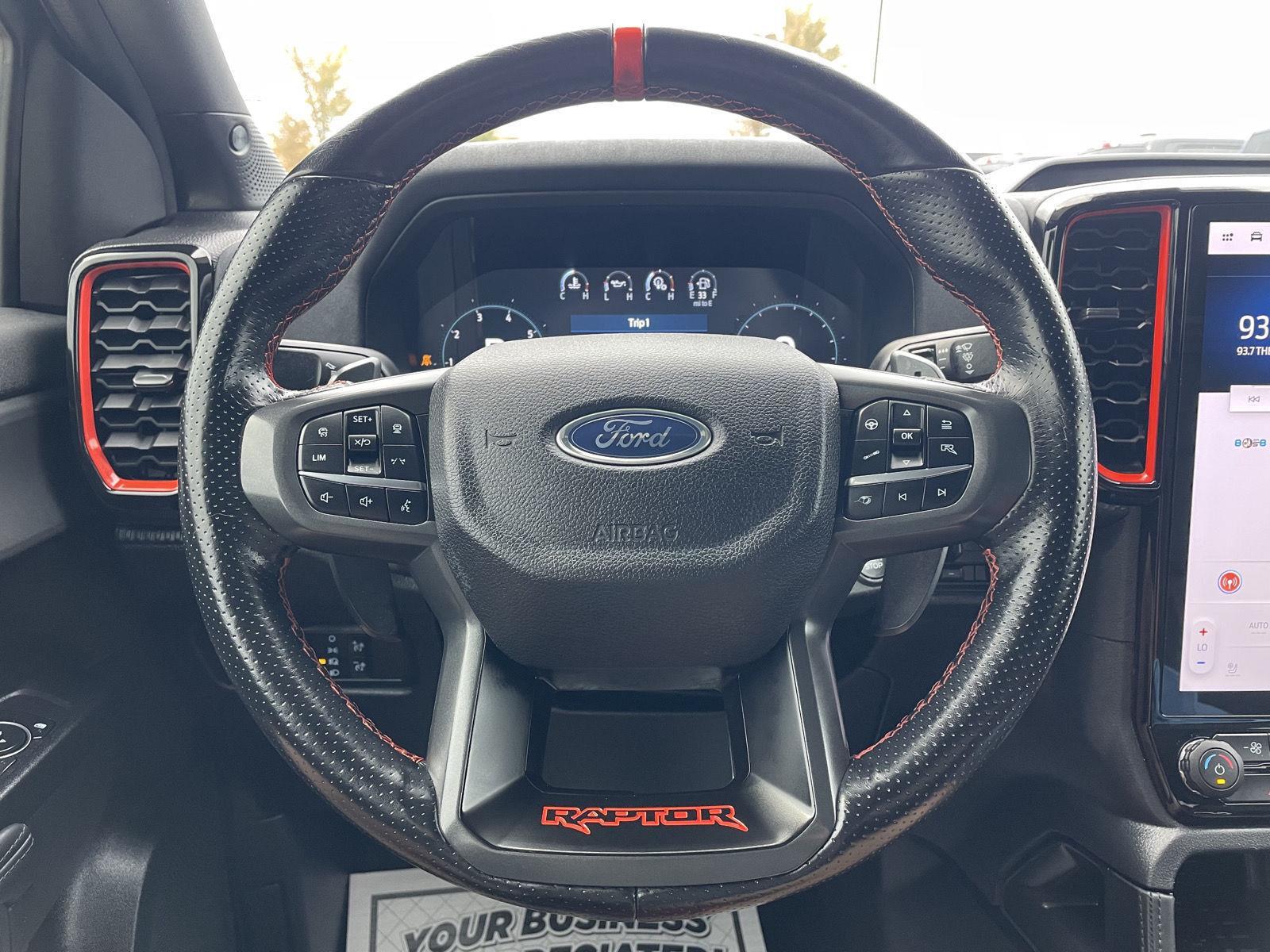 Vehicle photo 12