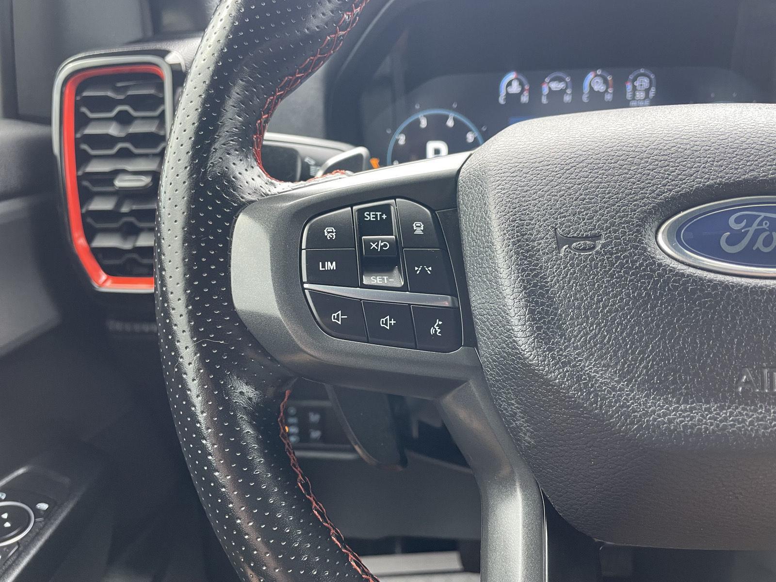 Vehicle photo 13