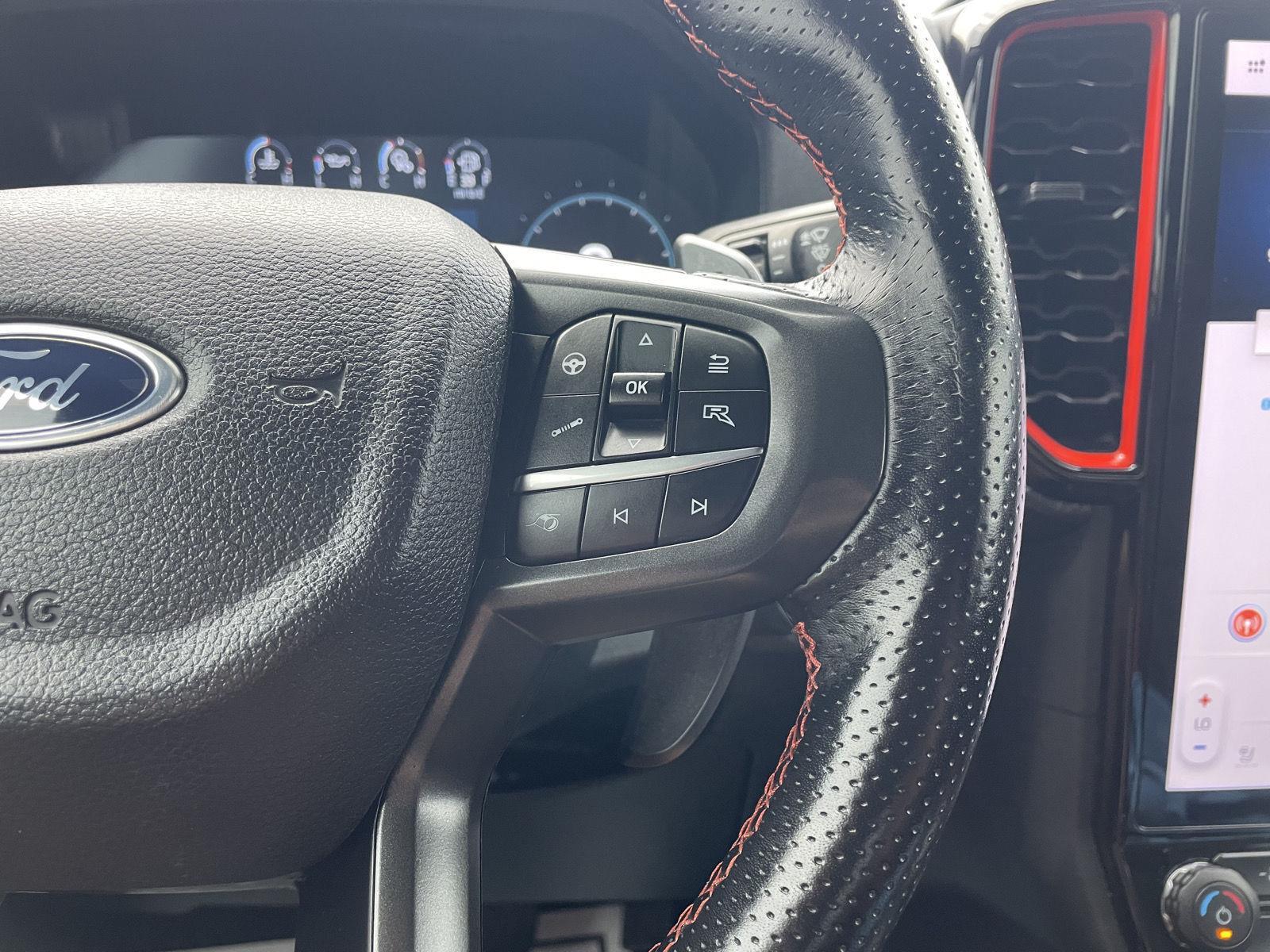 Vehicle photo 14
