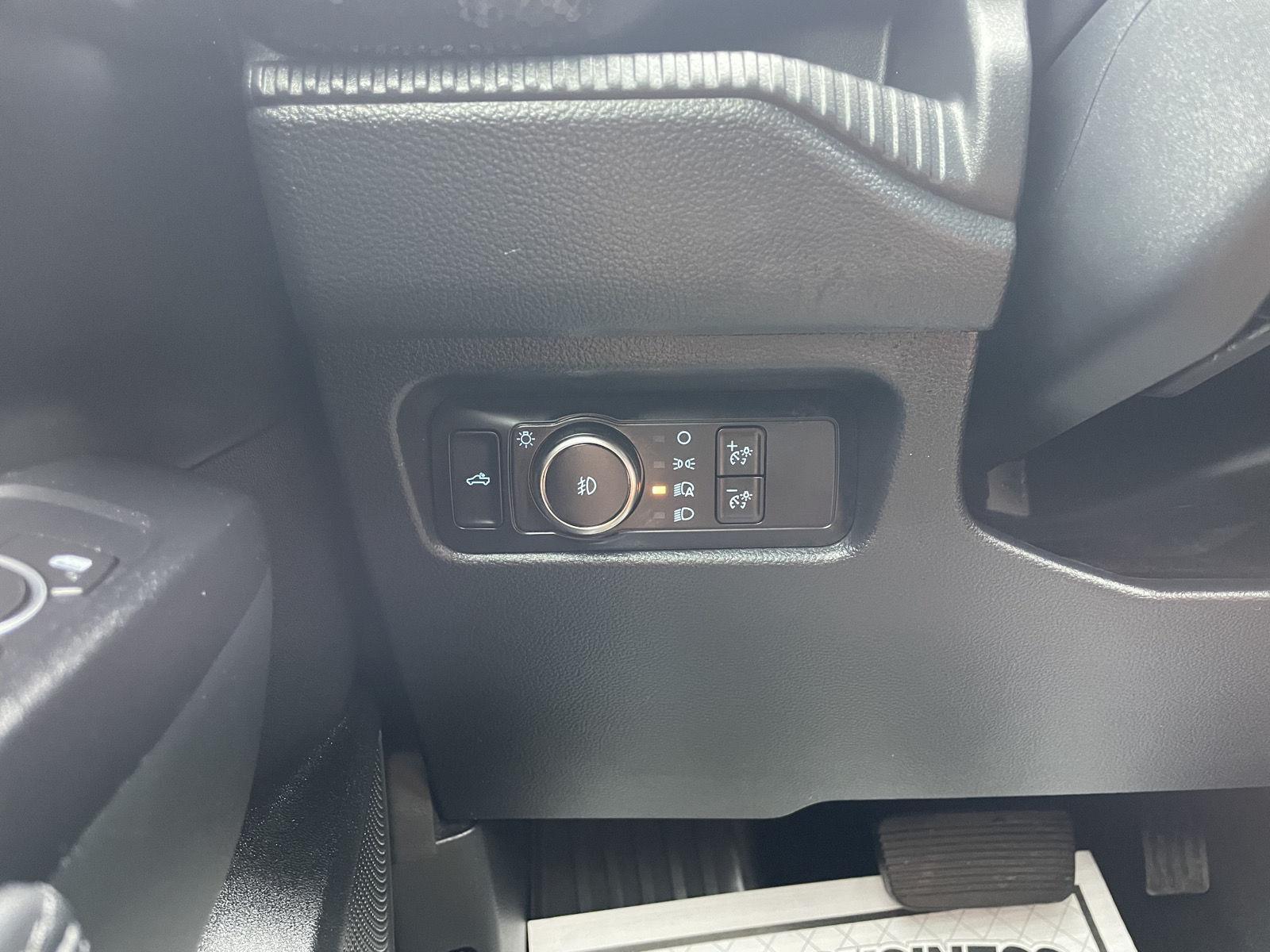 Vehicle photo 16
