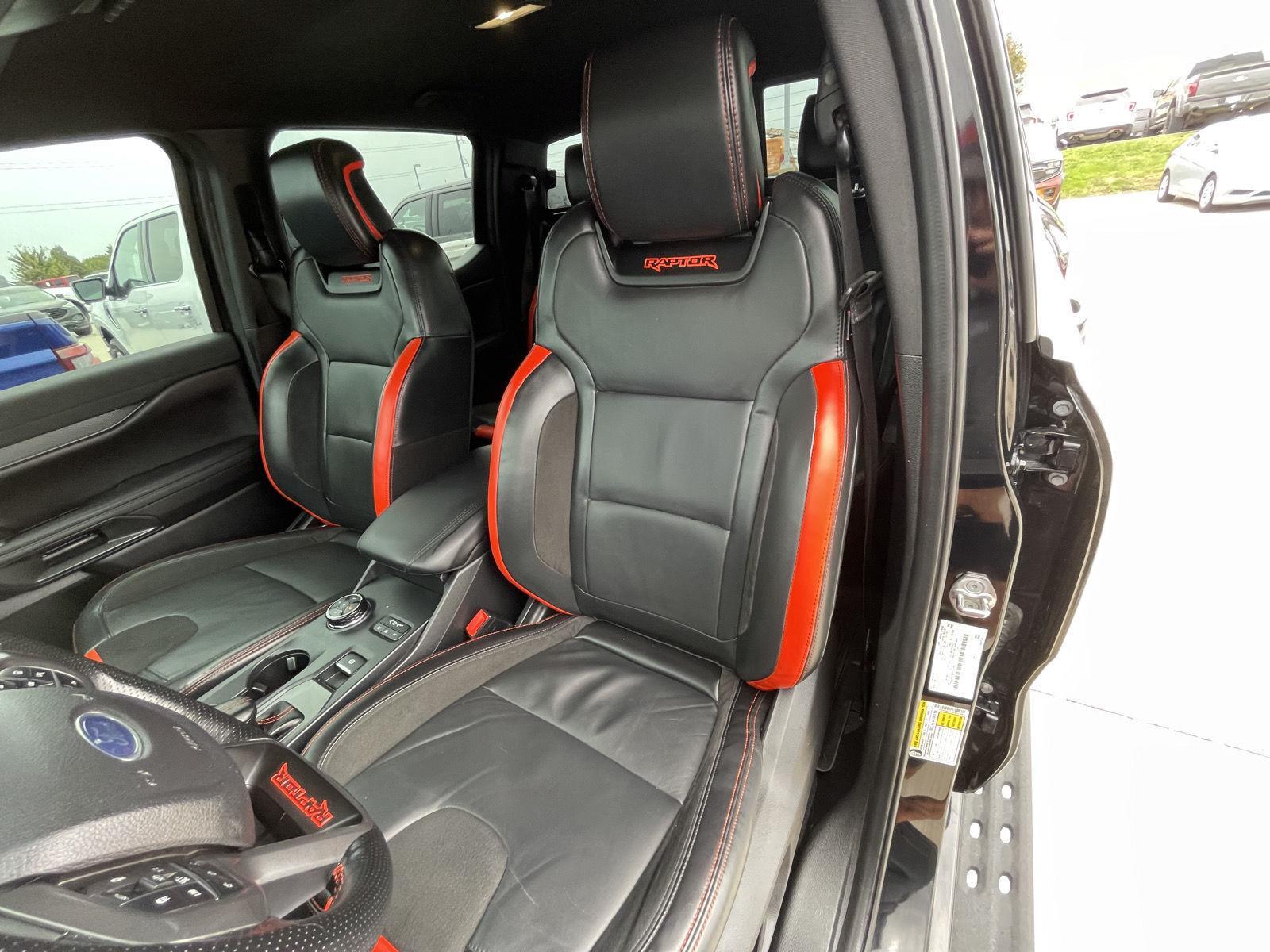 Vehicle photo 18