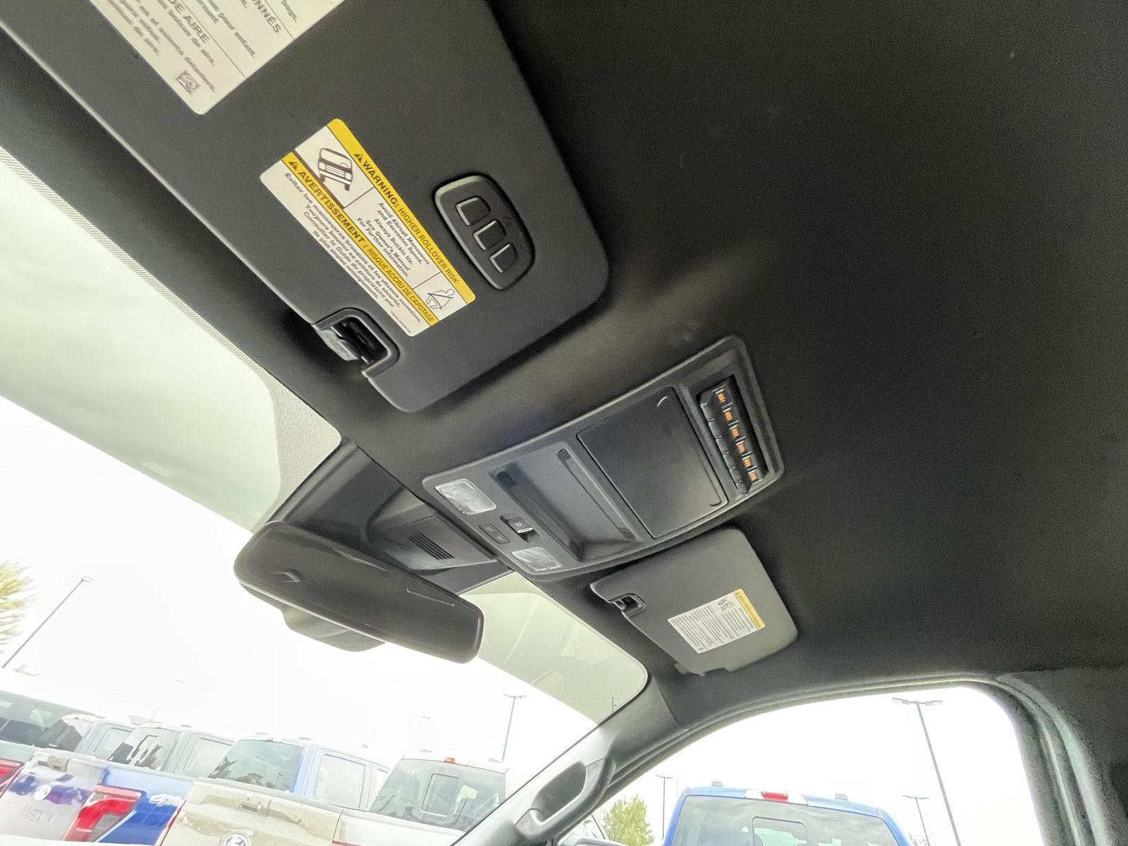 Vehicle photo 21