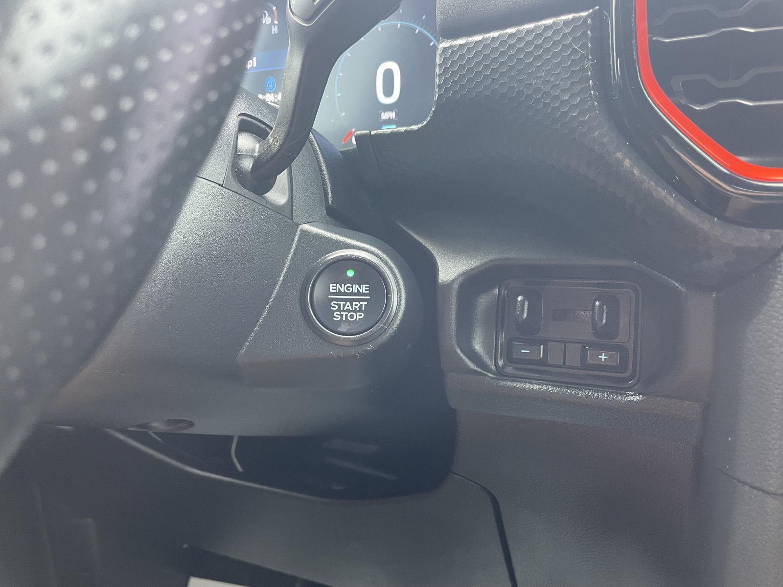 Vehicle photo 26