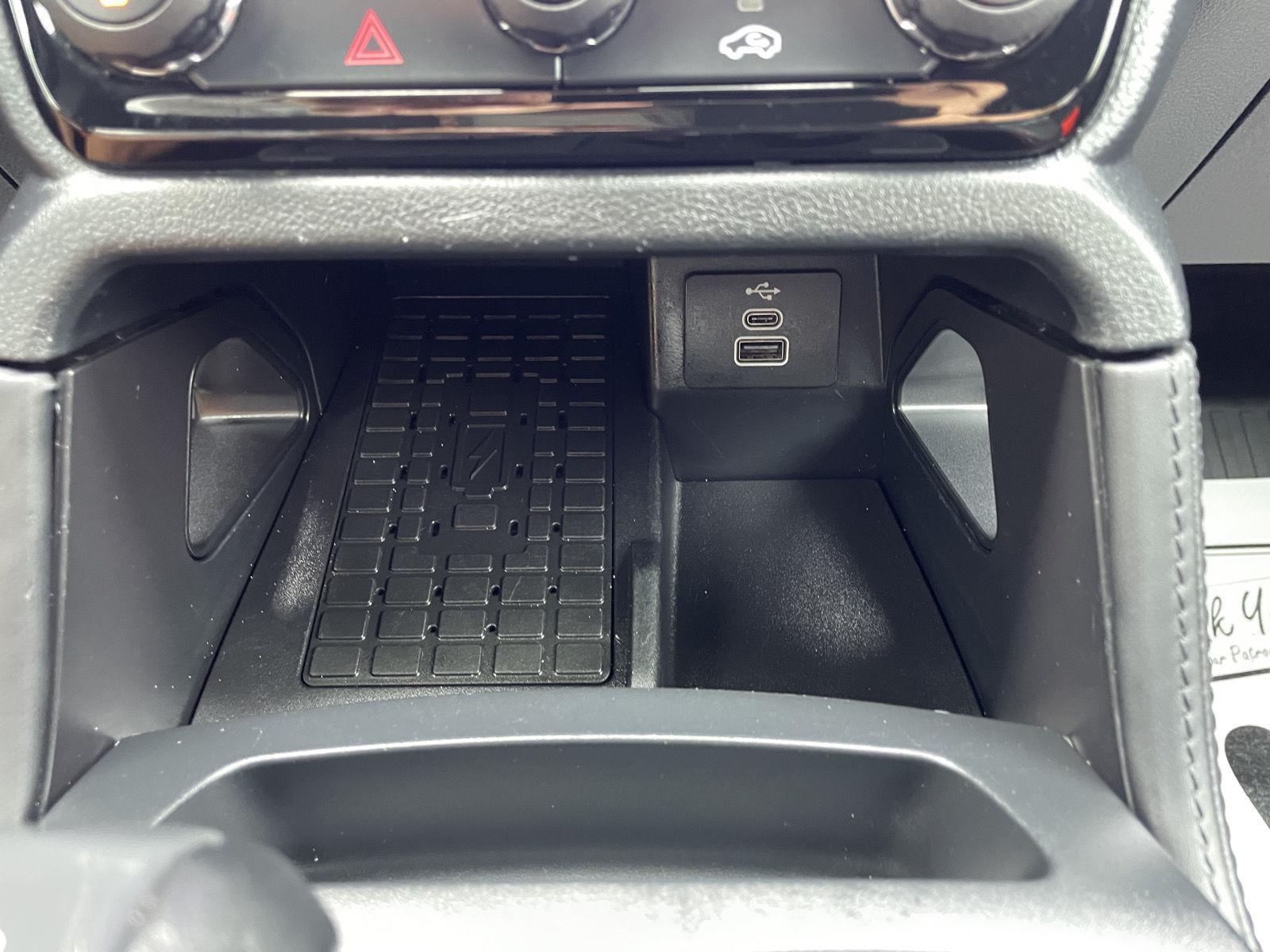 Vehicle photo 29