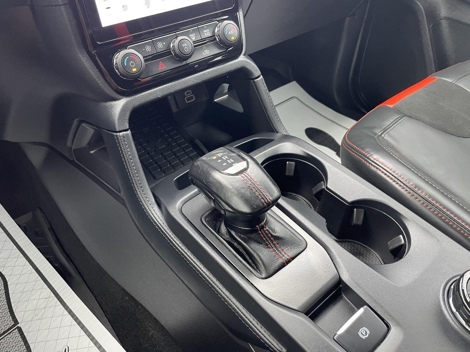 Vehicle photo 31