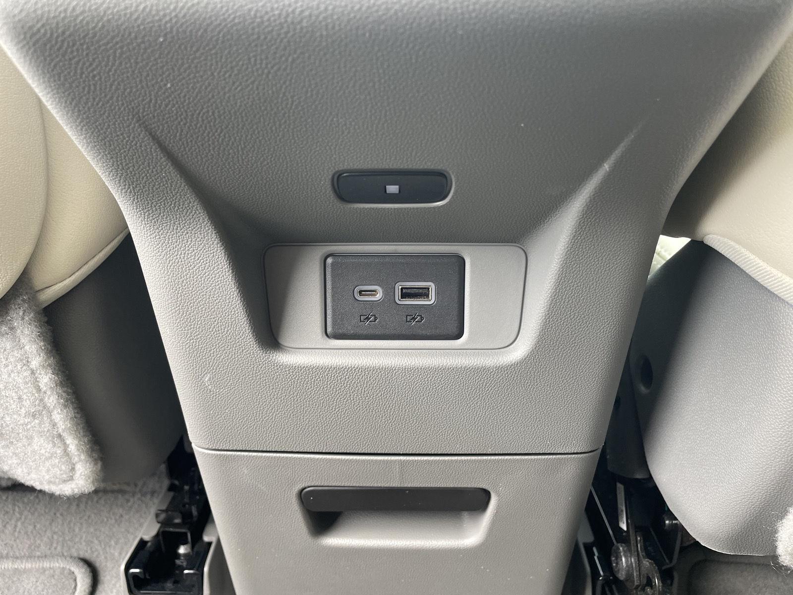 Vehicle photo 22