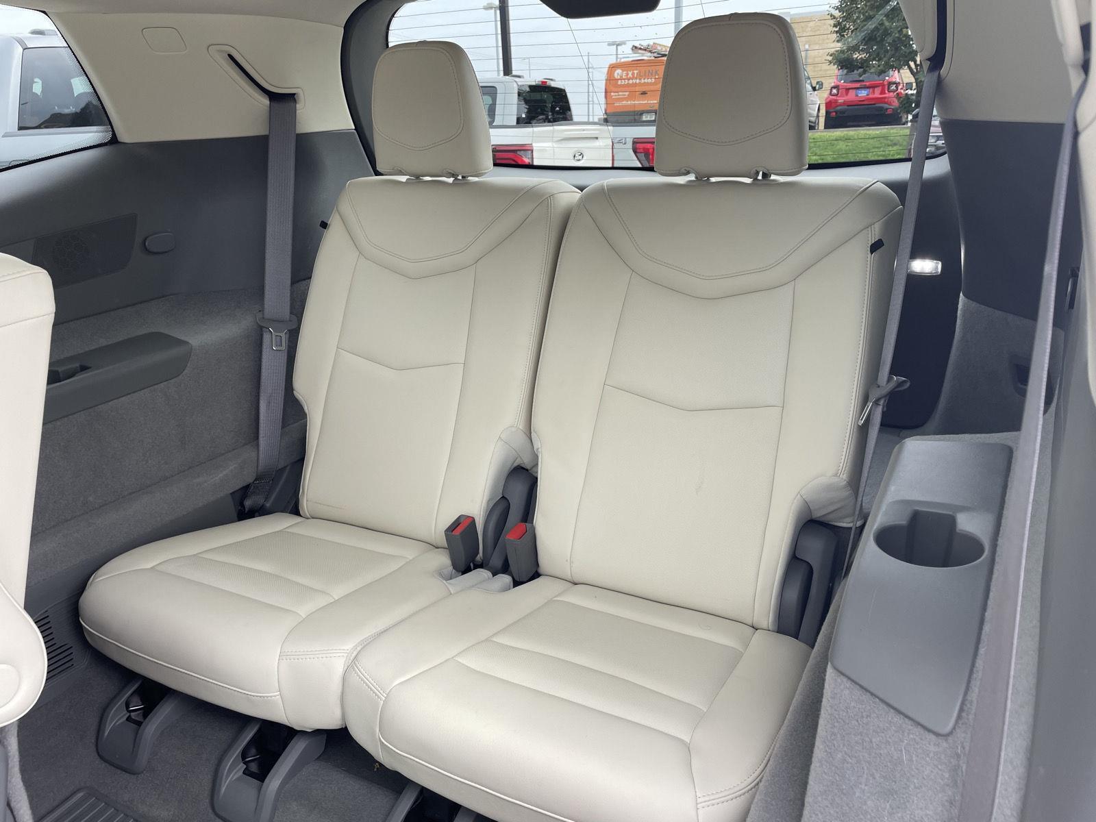 Vehicle photo 23