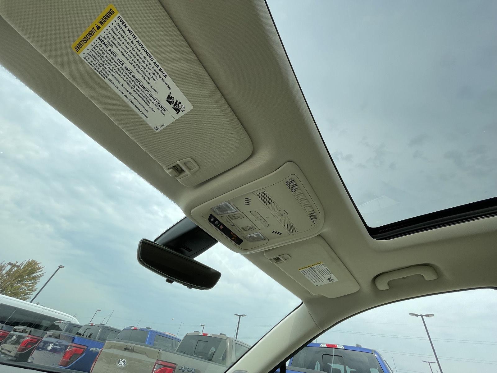 Vehicle photo 24