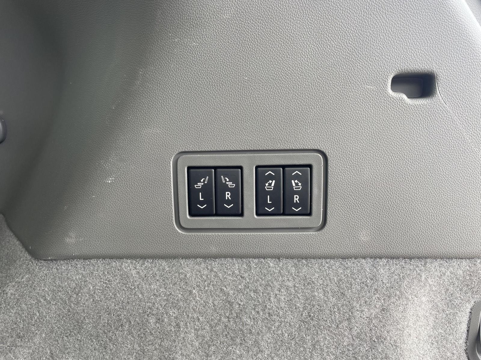 Vehicle photo 43