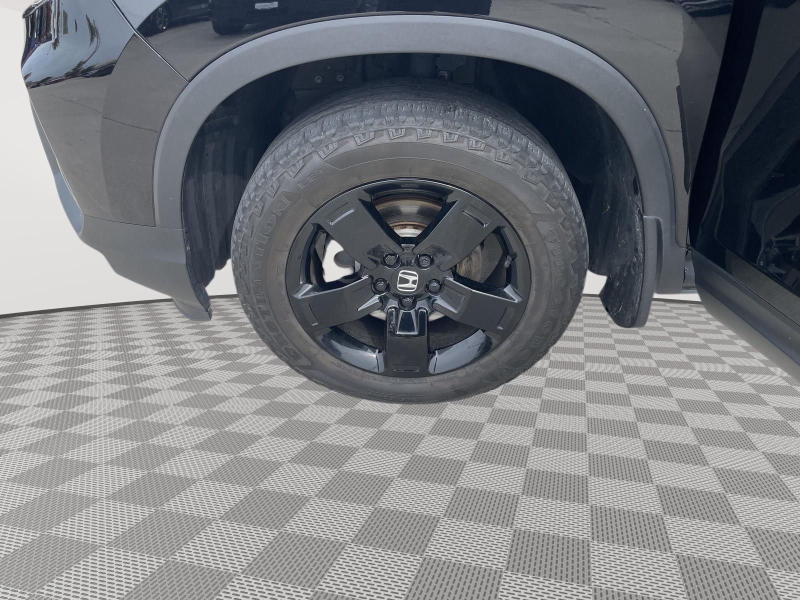 Vehicle photo 10