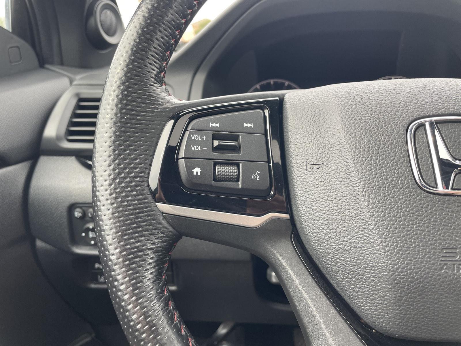 Vehicle photo 13