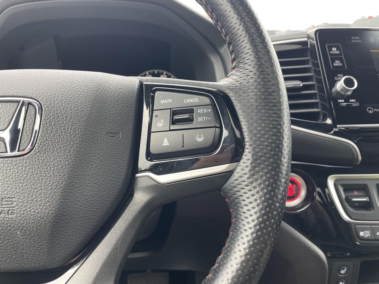 Vehicle photo 13