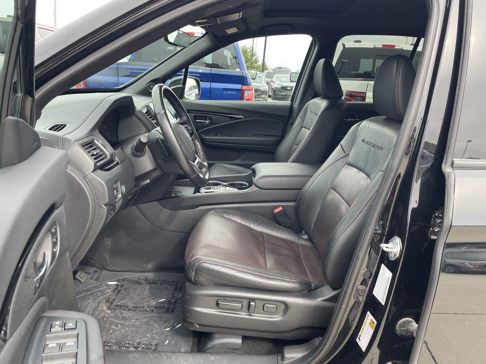 Vehicle photo 17