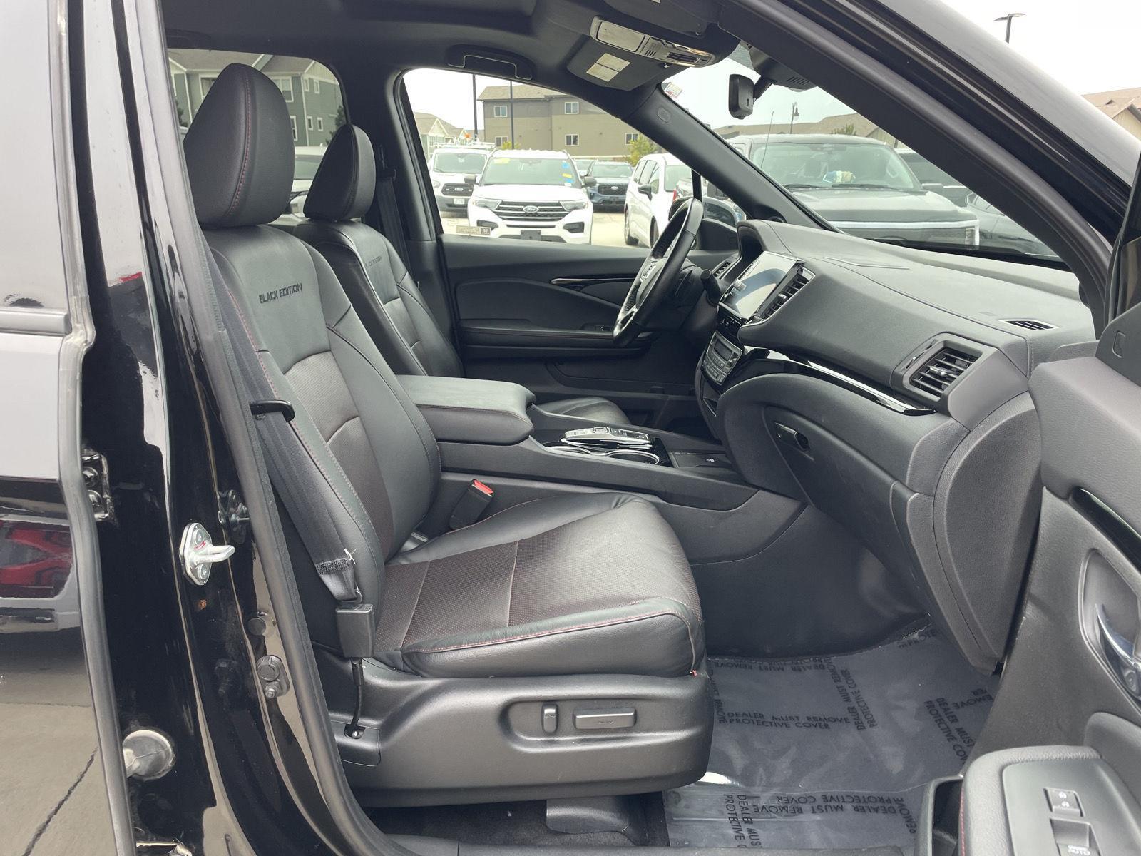 Vehicle photo 19