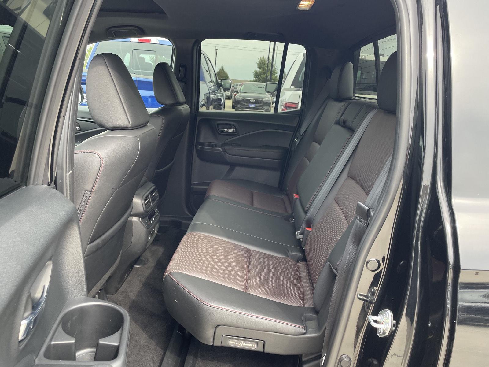 Vehicle photo 19
