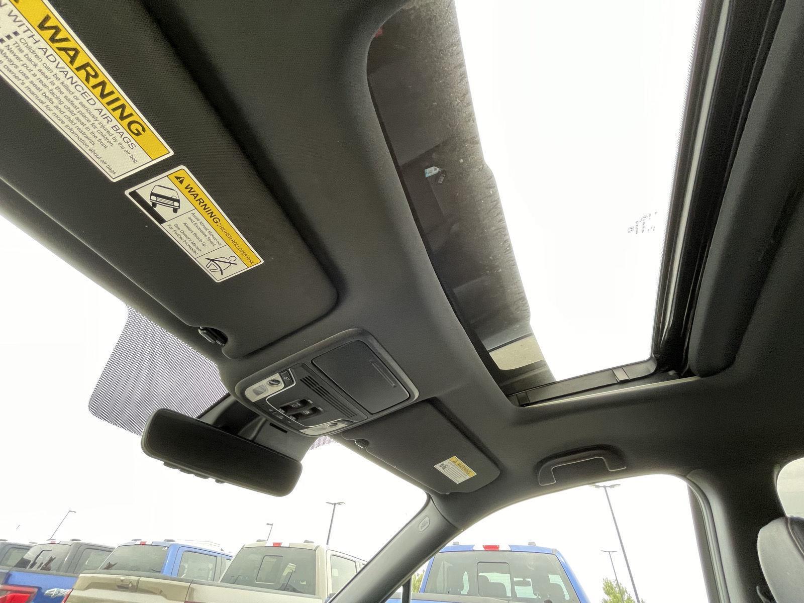 Vehicle photo 21