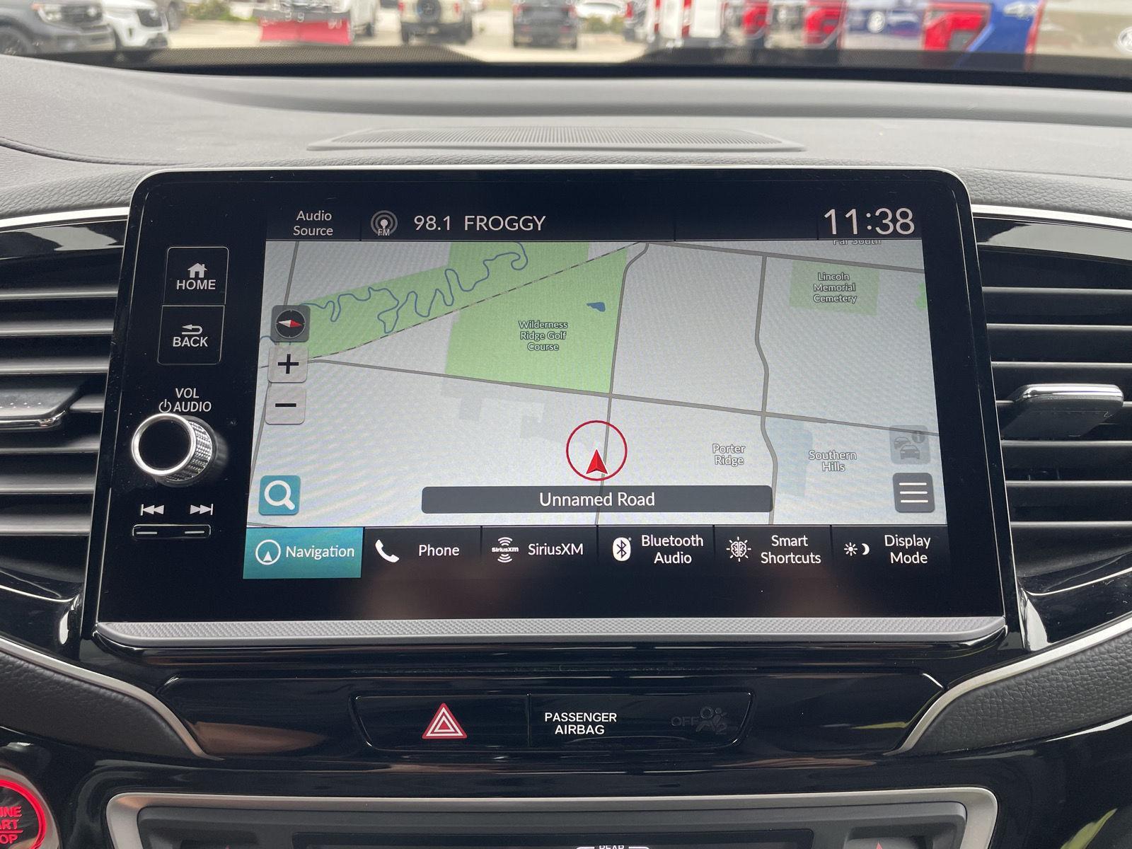 Vehicle photo 25