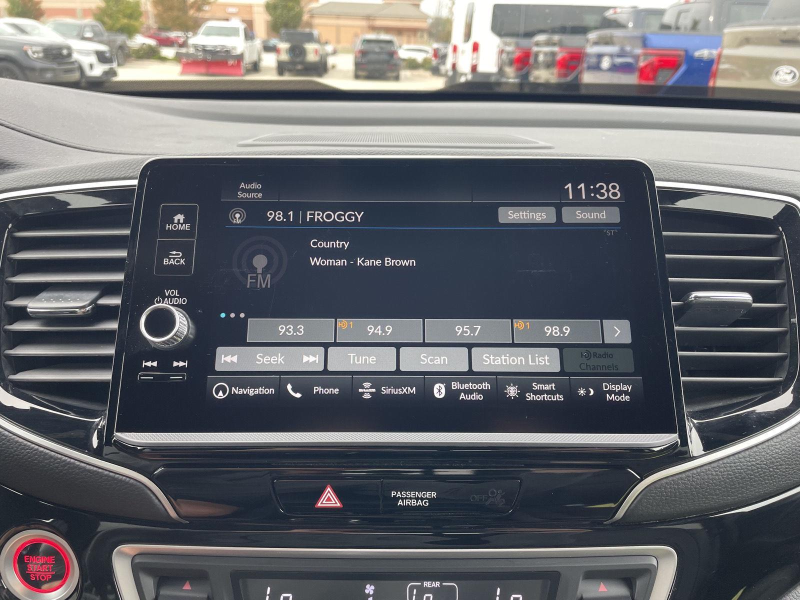 Vehicle photo 27