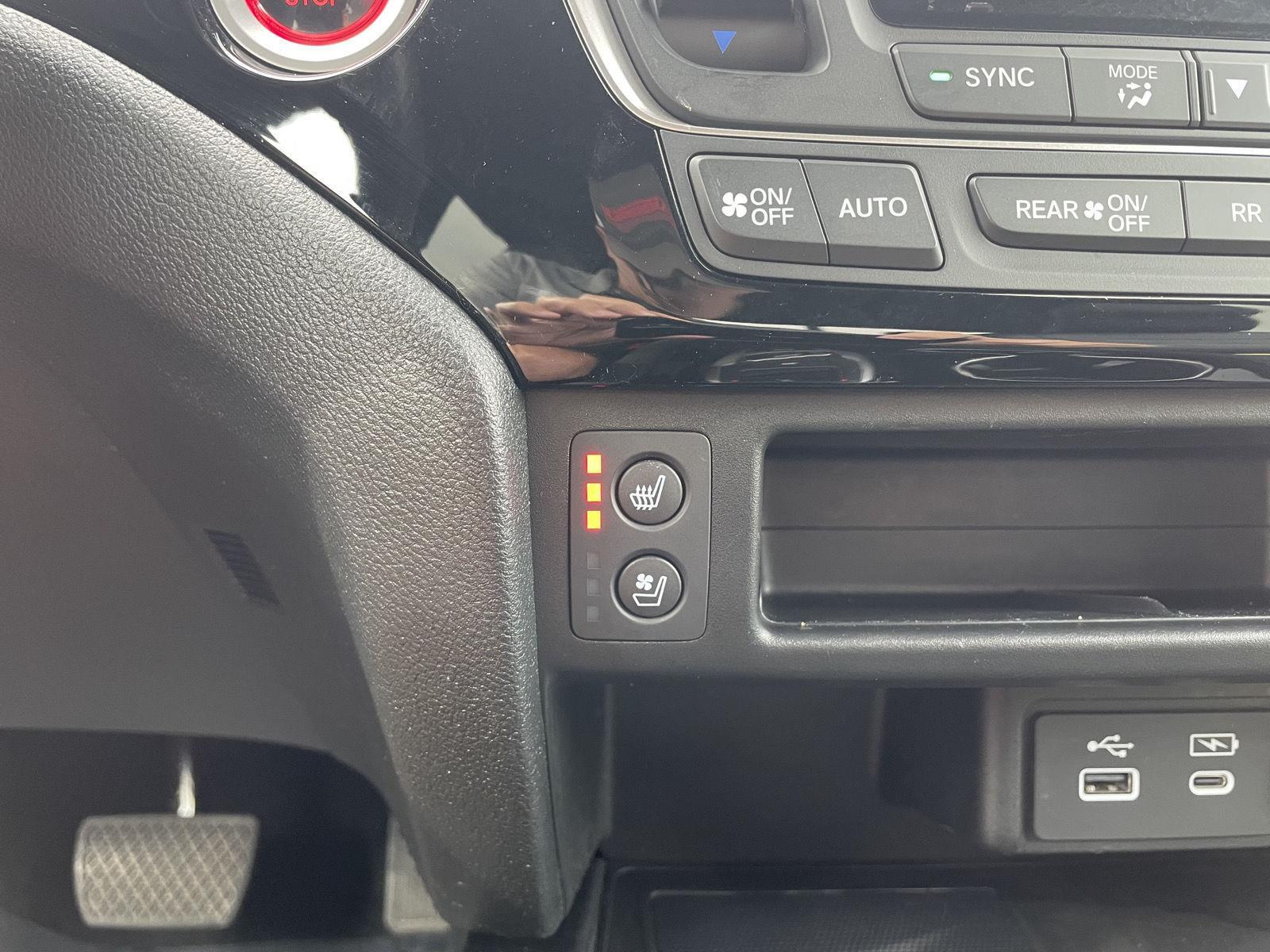 Vehicle photo 29